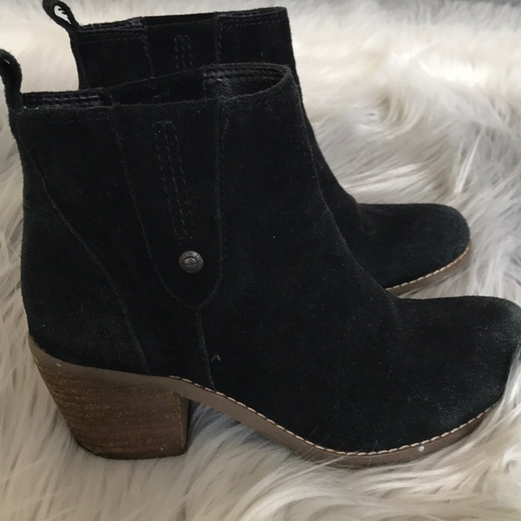 Great pair of Calvin Klein booties - Picture 2 of 3